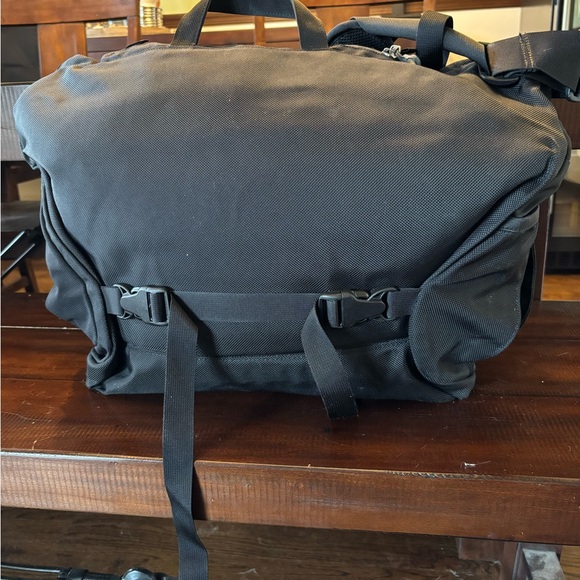 Patagonia Black Messenger Bag - Picture 2 of 5